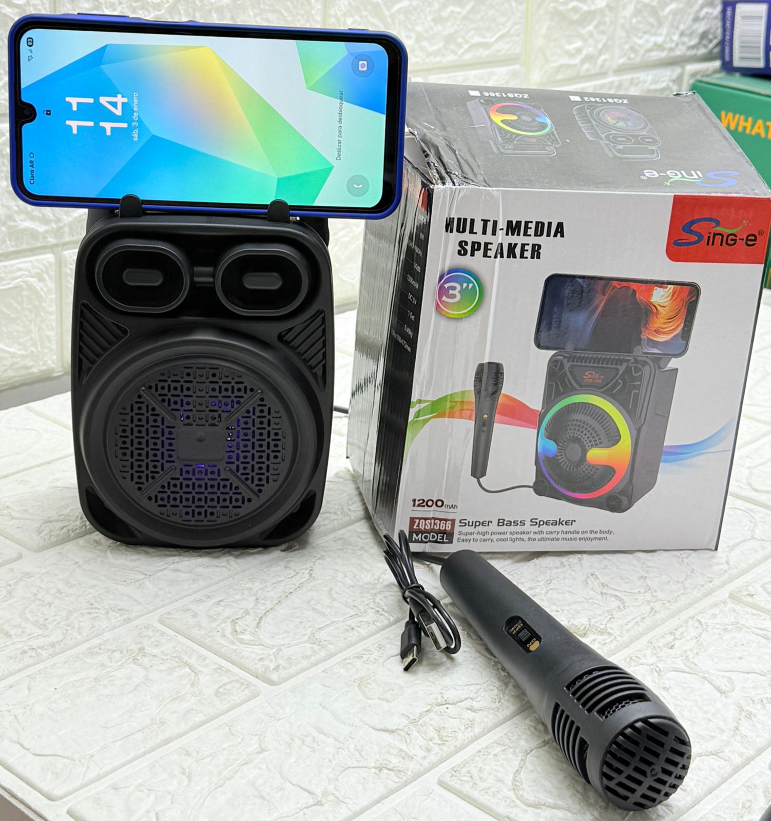 PARLANTE CON MICROFONO